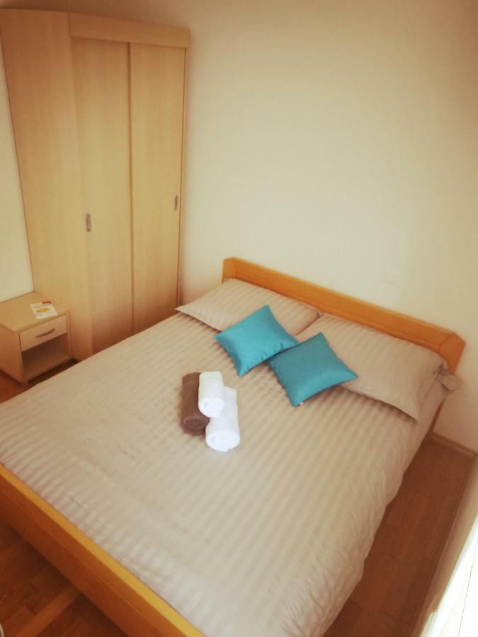 Apartment Tina By The Beach Pjescana Uvala Exterior photo